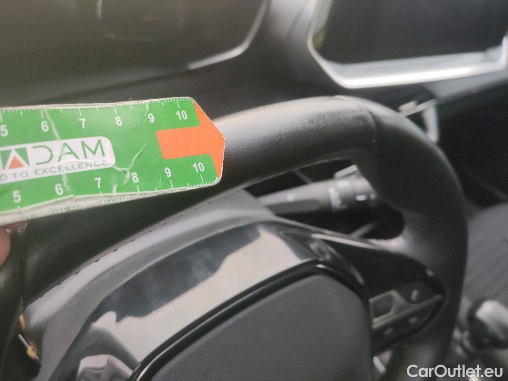  Peugeot  2008 PEUGEOT  / 2019 / 5P / todoterreno Active Pack BlueHDI 81kW (110CV) #BATERIA AGOTADA IMPOSIBLE LECTURA ODOMETRO KILOMETRAJE APROXIMADO 135000KMTS# #8