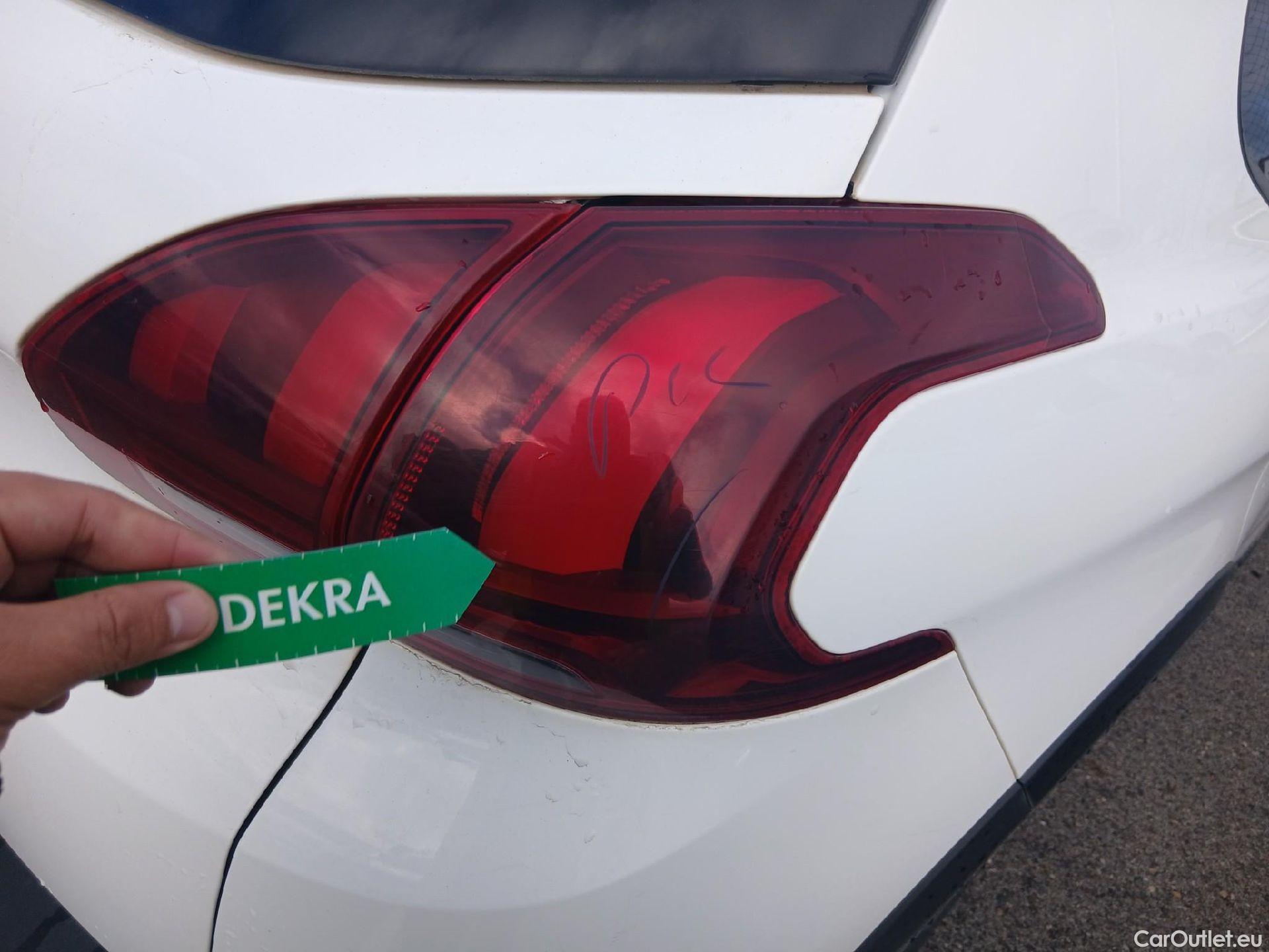  Peugeot  2008 PEUGEOT  / 2016 / 5P / todoterreno Signature BlueHDi 100 S&S 5 Vel. MAN #47