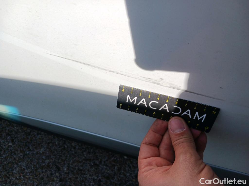  Peugeot  2008 PEUGEOT  / 2019 / 5P / todoterreno Allure BlueHDI 81kW (110CV) #17