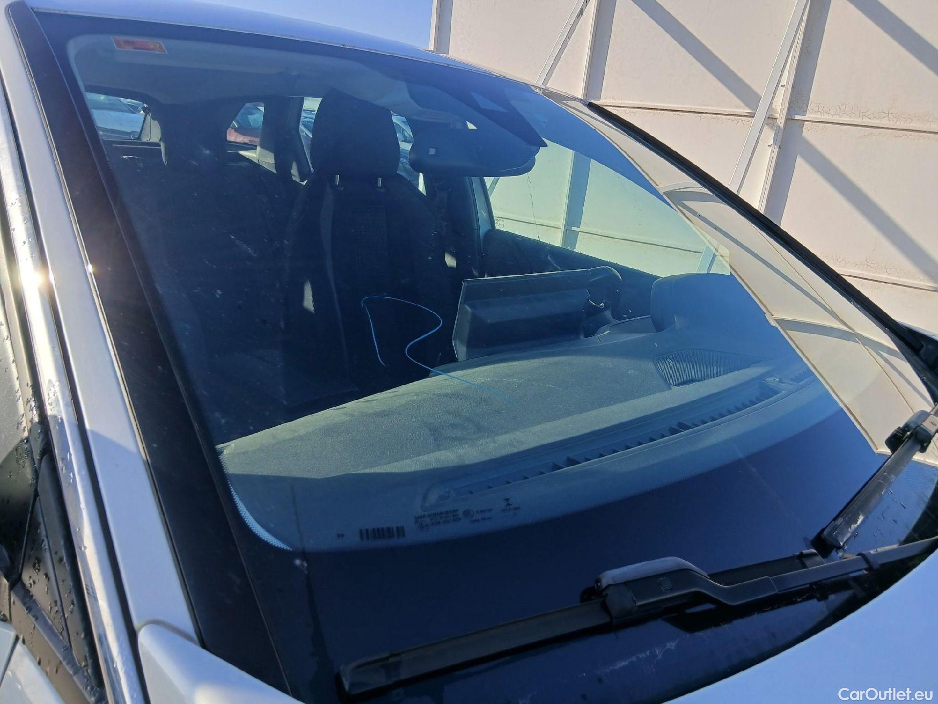  Peugeot  3008 PEUGEOT  / 2020 / 5P / todoterreno 1.2 PureTech 96KW S&S Active Pack EAT8 #18