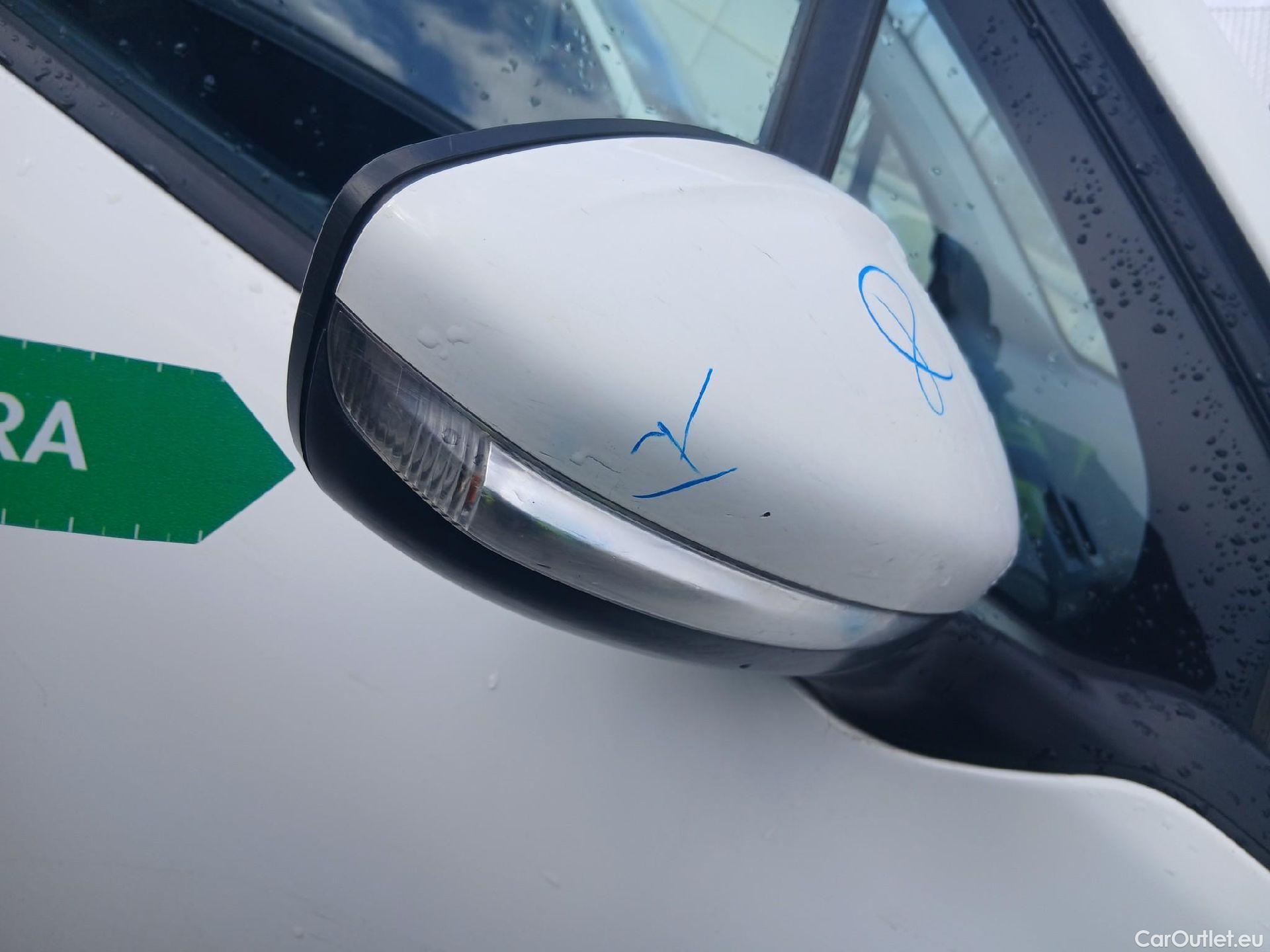  Peugeot  2008 PEUGEOT  / 2016 / 5P / todoterreno Signature BlueHDi 100 S&S 5 Vel. MAN #57