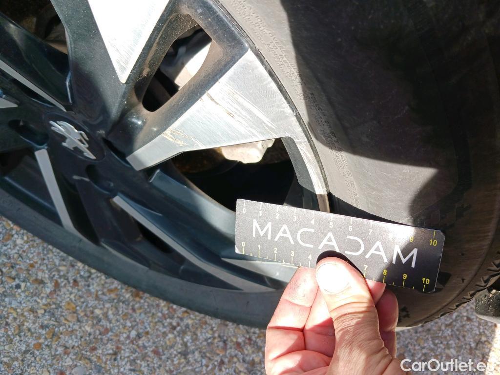  Peugeot  2008 PEUGEOT  / 2019 / 5P / todoterreno Allure BlueHDI 81kW (110CV) #6