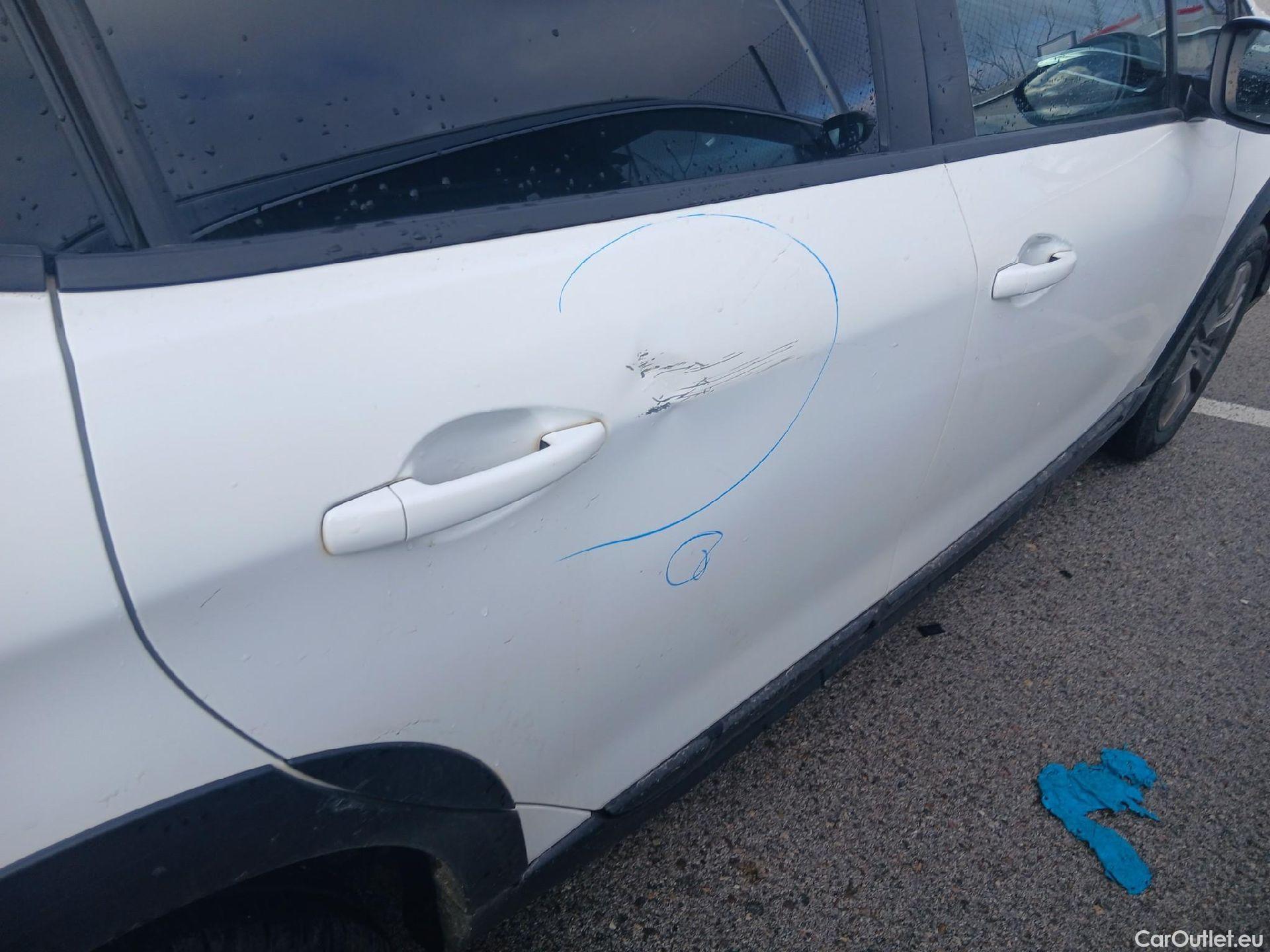  Peugeot  2008 PEUGEOT  / 2016 / 5P / todoterreno Signature BlueHDi 100 S&S 5 Vel. MAN #53