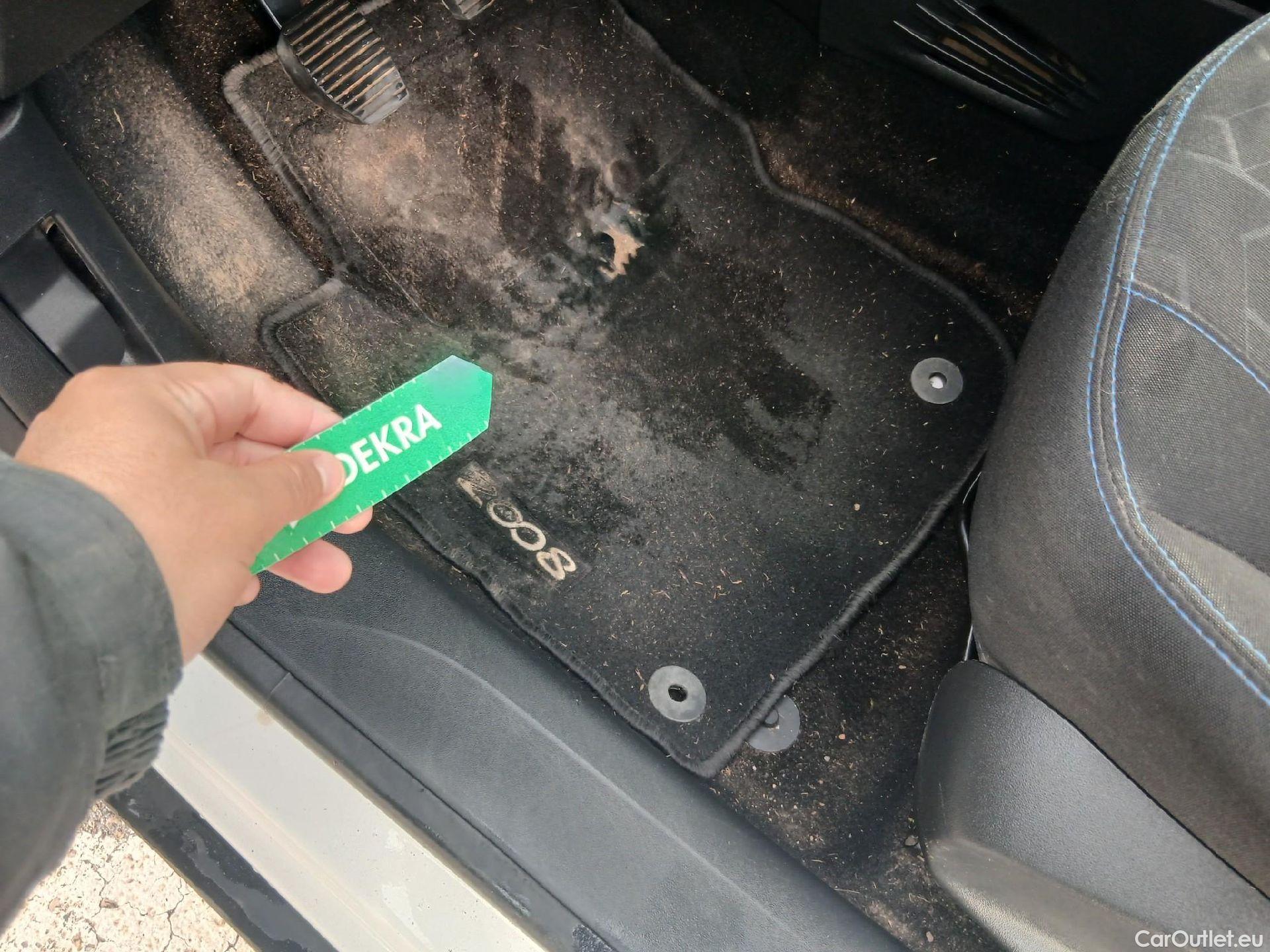  Peugeot  2008 PEUGEOT  / 2016 / 5P / todoterreno Signature BlueHDi 100 S&S 5 Vel. MAN #11