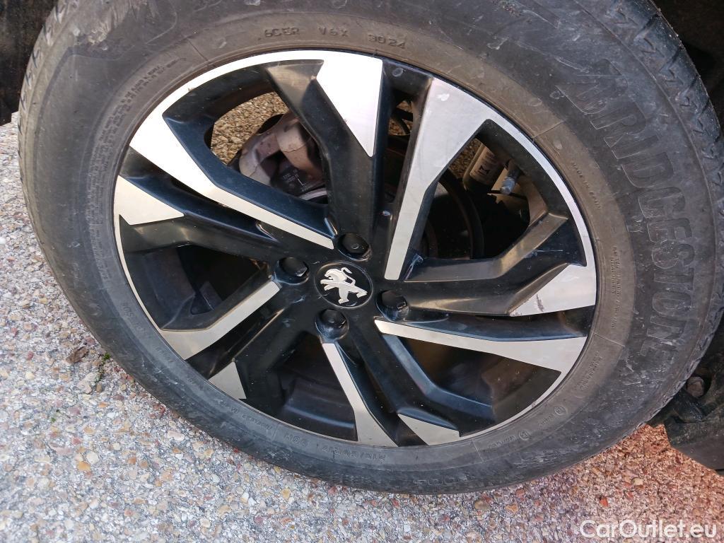  Peugeot  2008 PEUGEOT  / 2019 / 5P / todoterreno Allure BlueHDI 81kW (110CV) #48