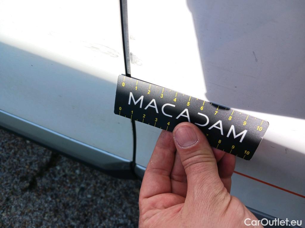  Peugeot  2008 PEUGEOT  / 2019 / 5P / todoterreno Allure BlueHDI 81kW (110CV) #24