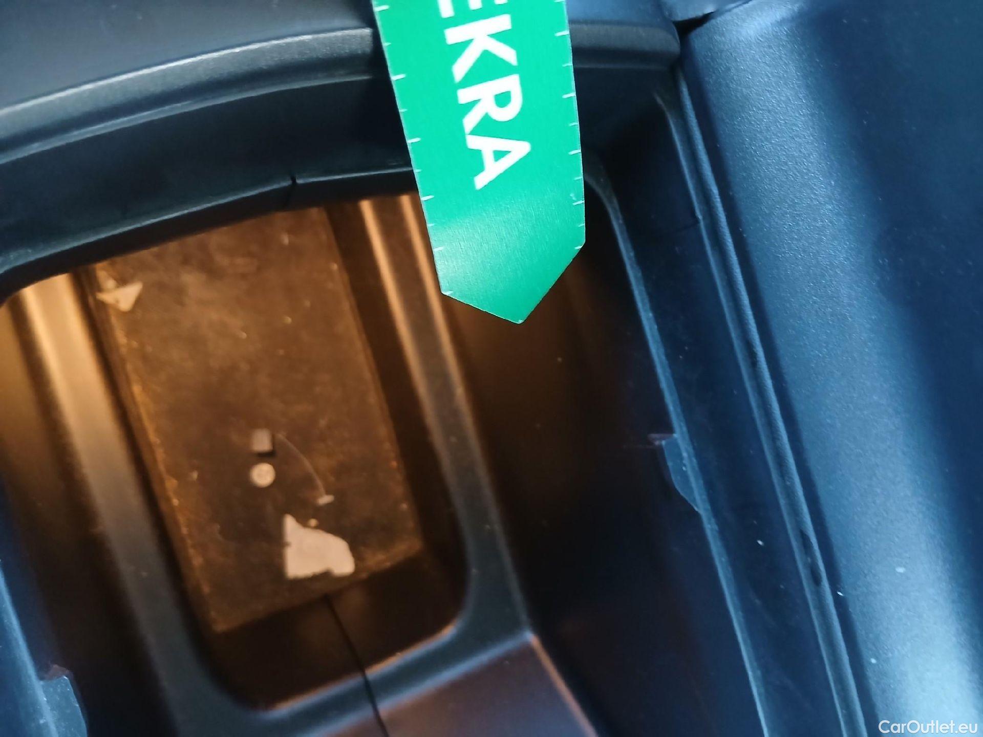  Peugeot  3008 PEUGEOT  / 2020 / 5P / todoterreno 1.2 PureTech 96KW S&S Active Pack EAT8 #3