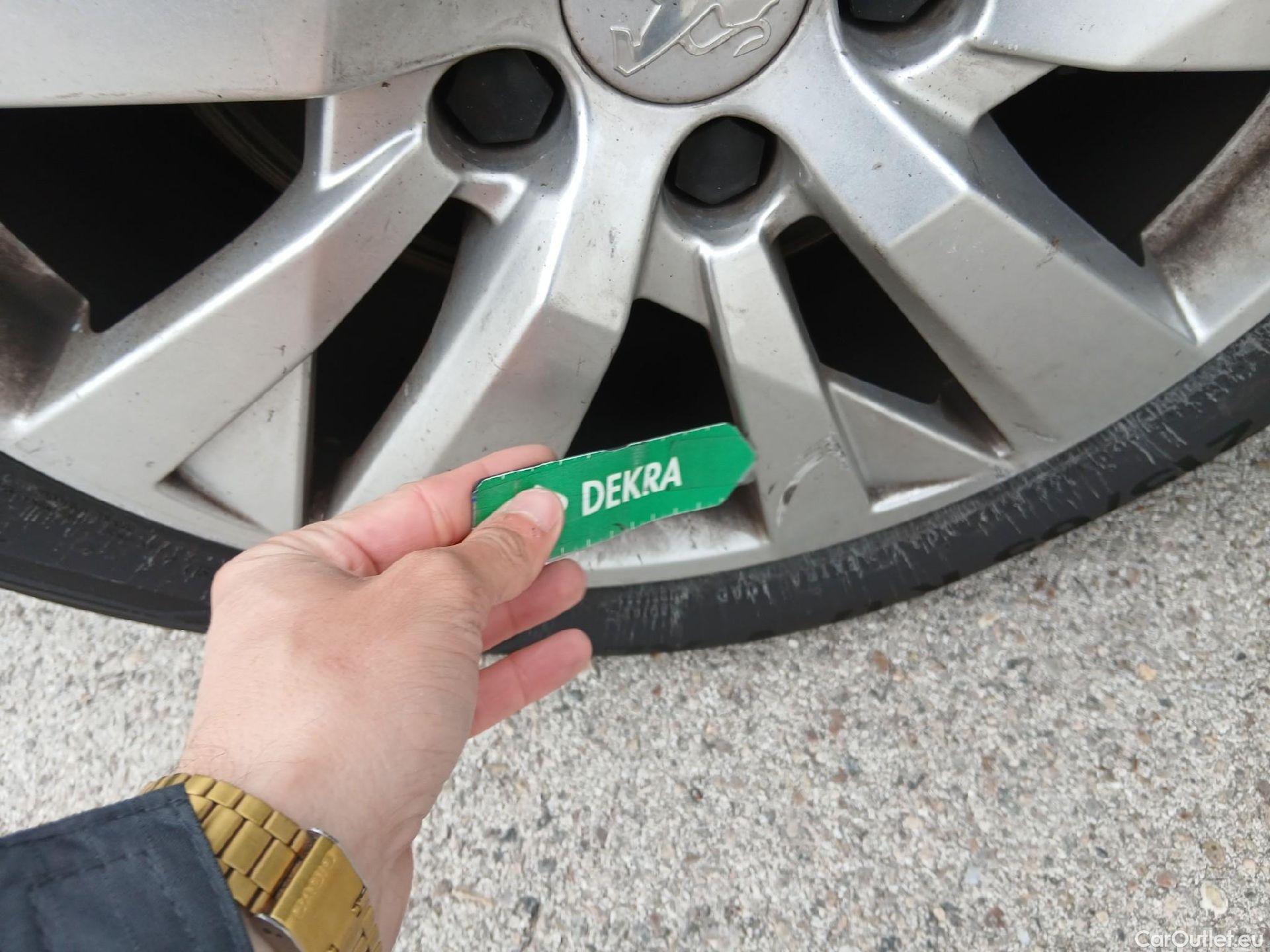  Peugeot  3008 PEUGEOT  / 2016 / 5P / todoterreno 1.5 BlueHDi 96kW (130CV) S&S Active (AC) #35