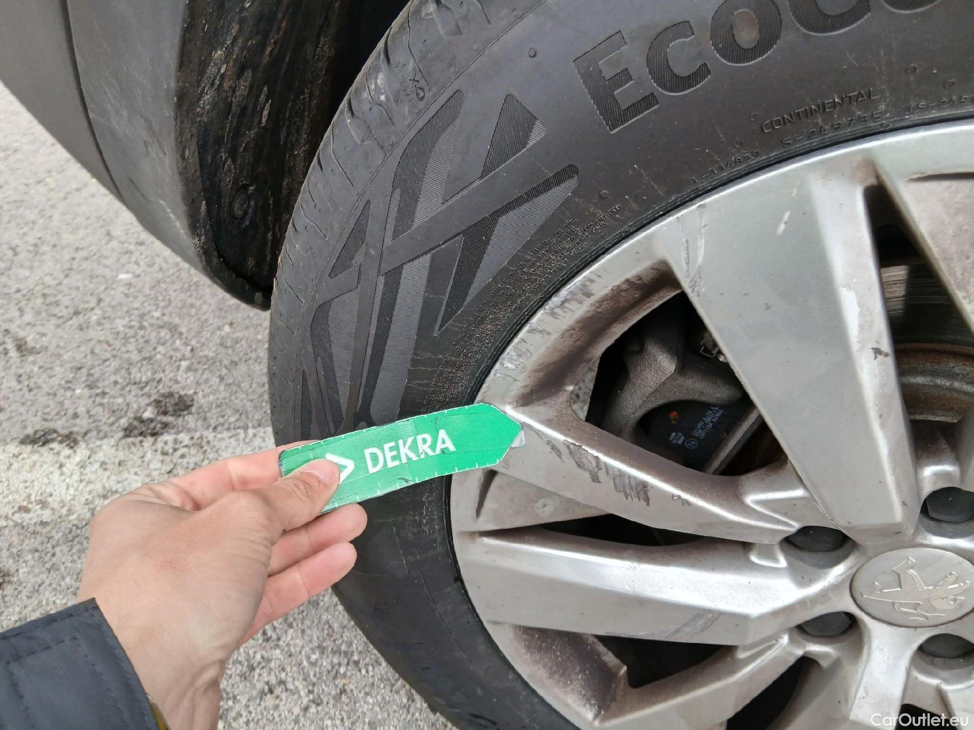  Peugeot  3008 PEUGEOT  / 2016 / 5P / todoterreno 1.5 BlueHDi 96kW (130CV) S&S Active (AC) #26