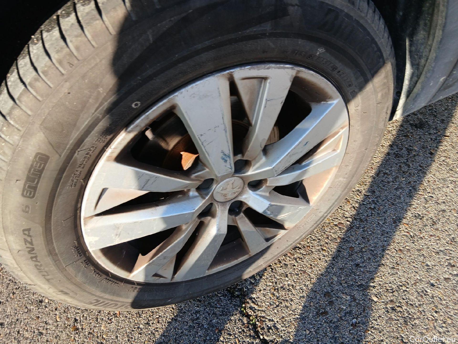  Peugeot  3008 PEUGEOT  / 2020 / 5P / todoterreno 1.2 PureTech 96KW S&S Active Pack EAT8 #14