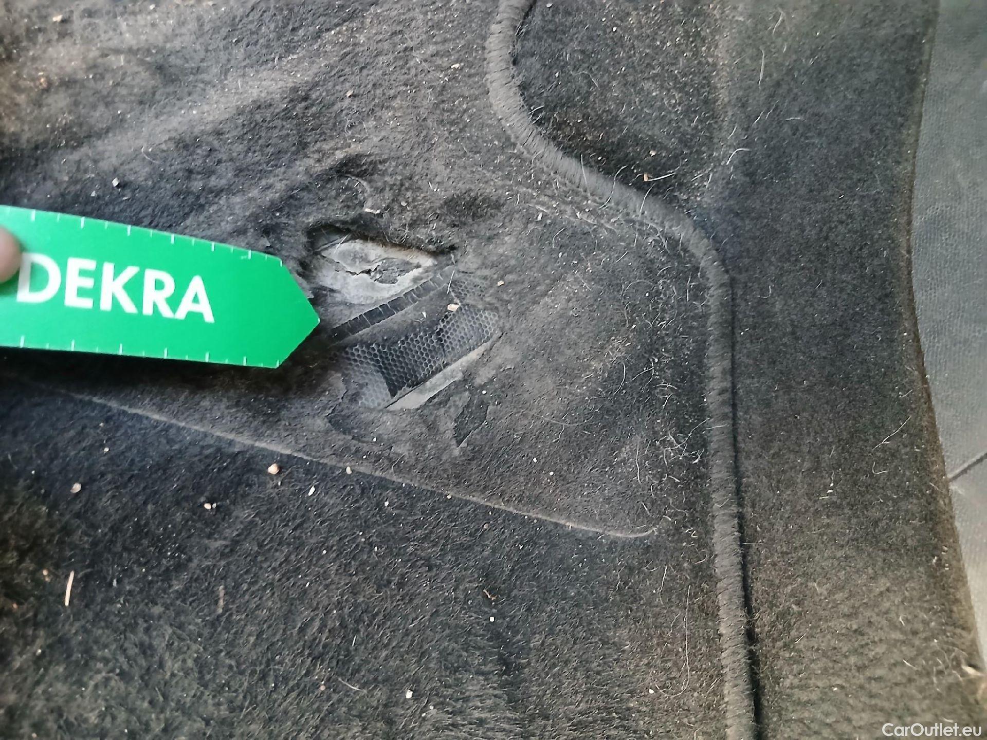  Peugeot  3008 PEUGEOT  / 2020 / 5P / todoterreno 1.2 PureTech 96KW S&S Active Pack EAT8 #5