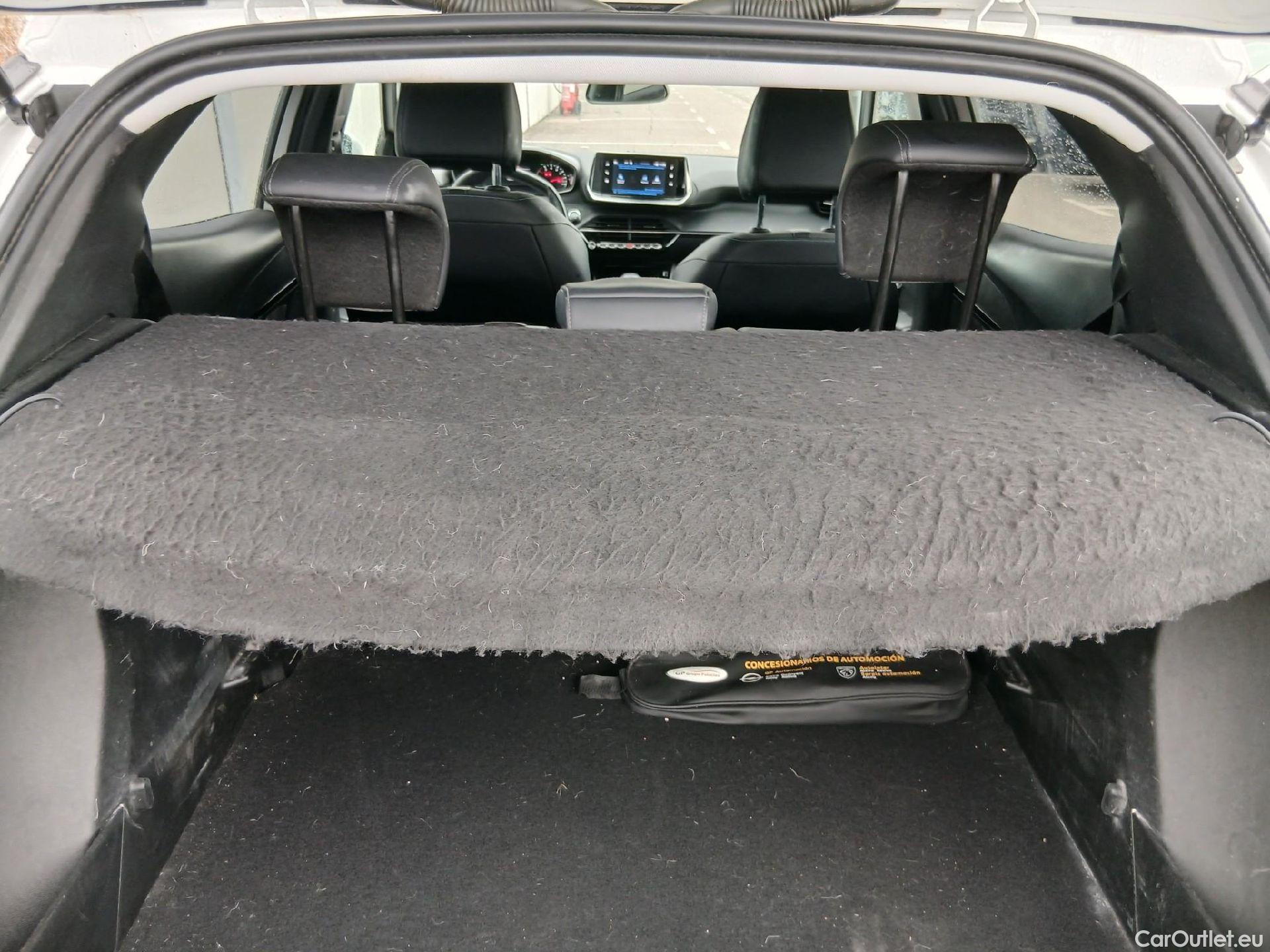  Peugeot  2008 PEUGEOT  / 2019 / 5P / todoterreno Allure BlueHDI 81kW (110CV) #4