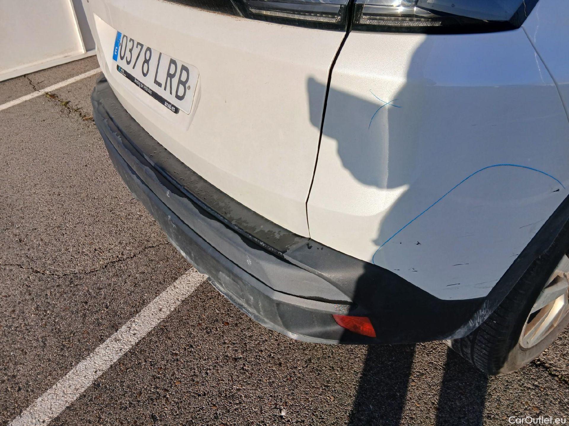  Peugeot  3008 PEUGEOT  / 2020 / 5P / todoterreno 1.2 PureTech 96KW S&S Active Pack EAT8 #30