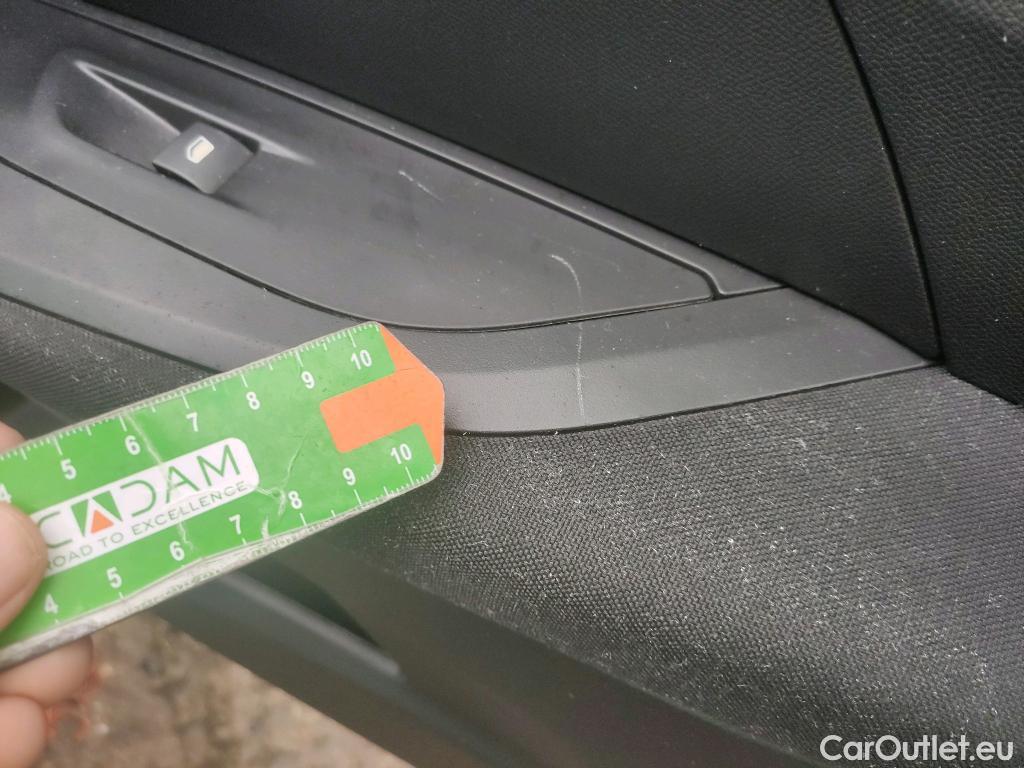  Peugeot  2008 PEUGEOT  / 2019 / 5P / todoterreno Active Pack BlueHDI 81kW (110CV) #BATERIA AGOTADA IMPOSIBLE LECTURA ODOMETRO KILOMETRAJE APROXIMADO 135000KMTS# #6