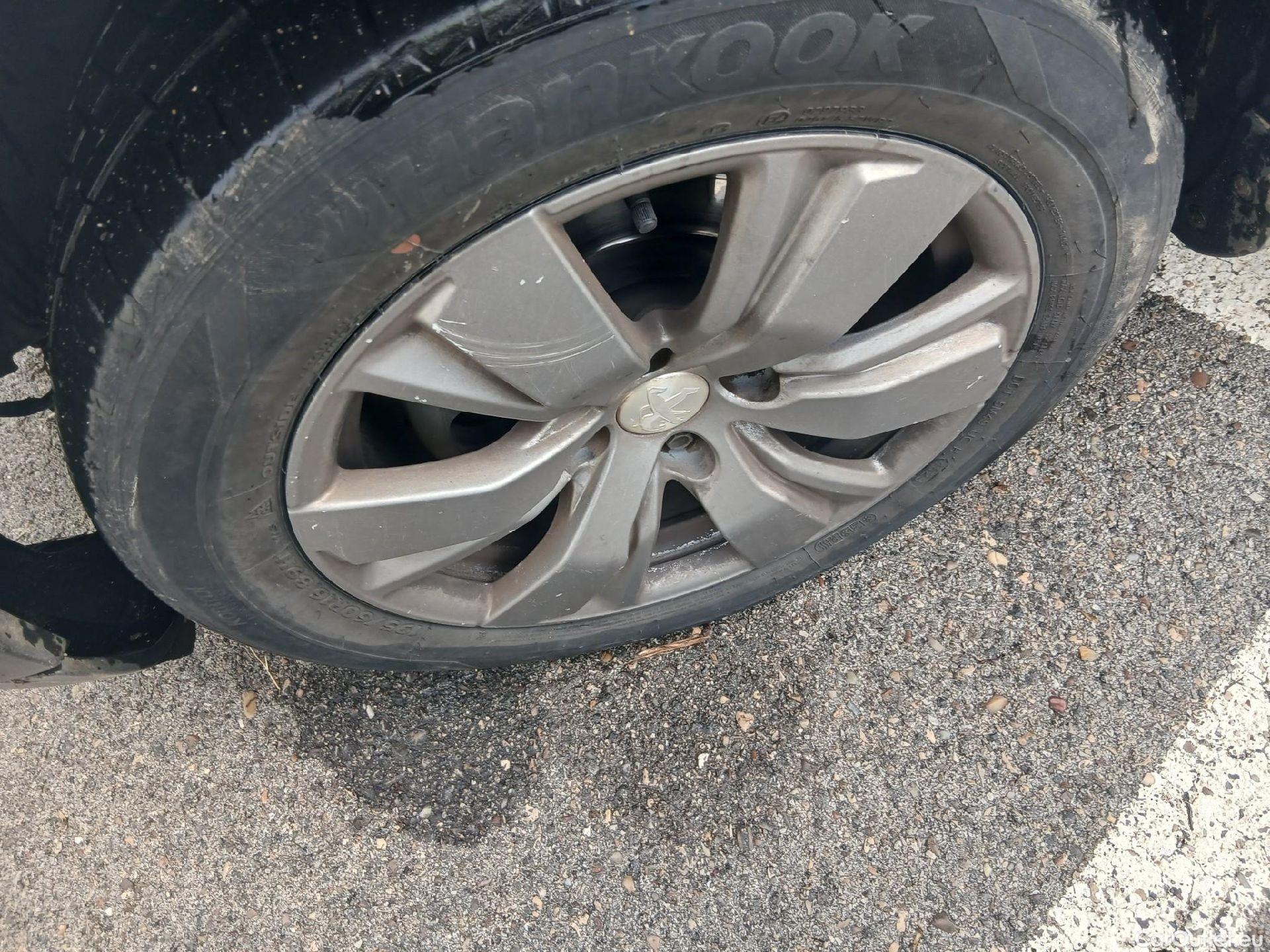  Peugeot  2008 PEUGEOT  / 2016 / 5P / todoterreno Signature BlueHDi 100 S&S 5 Vel. MAN #31