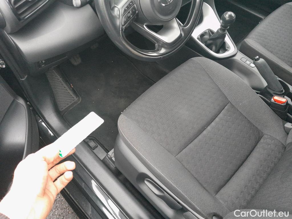  Toyota  Yaris TOYOTA  / 2020 / 5P / berlina con portón 1.5 125 S-Edition #18