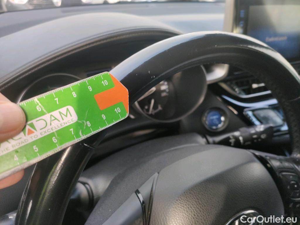  Toyota  C-HR TOYOTA  / 2016 / 5P / todoterreno 1.8 125H Advance (CX) #18