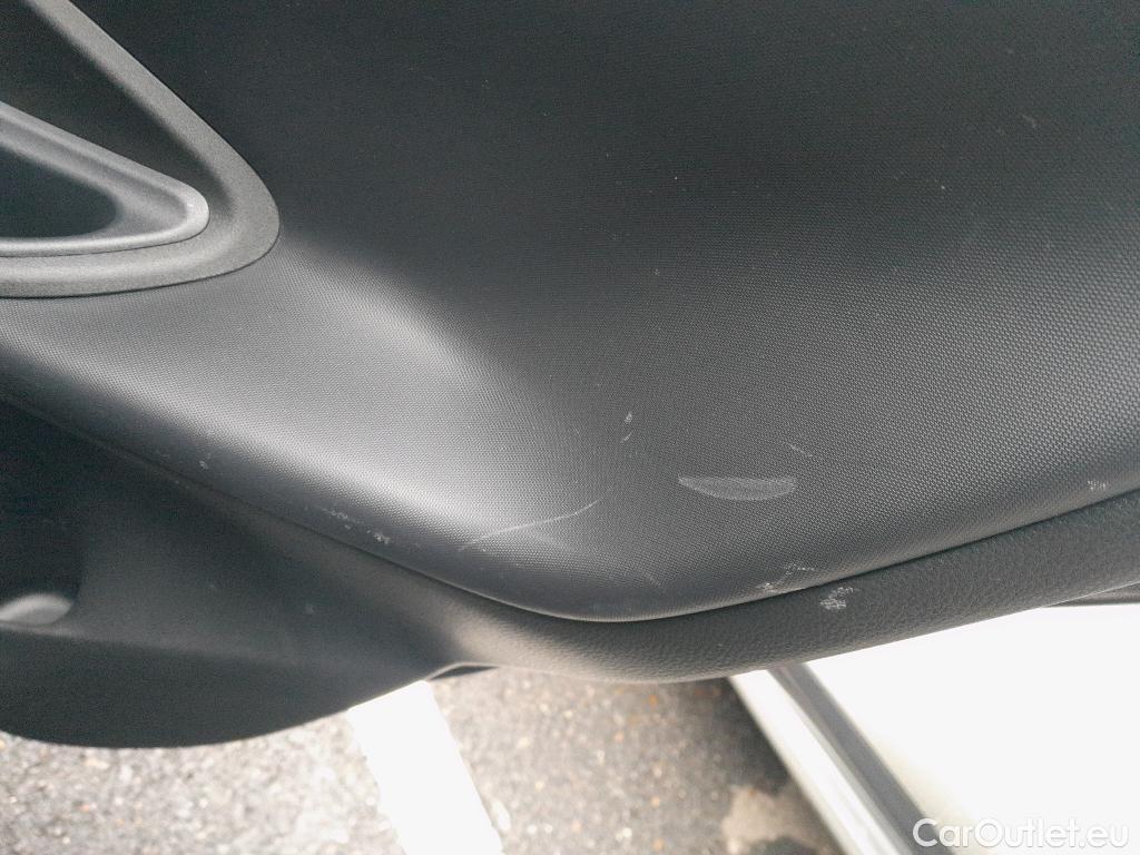  Toyota  Yaris TOYOTA  / 2020 / 5P / berlina con portón 1.5 125 S-Edition #12