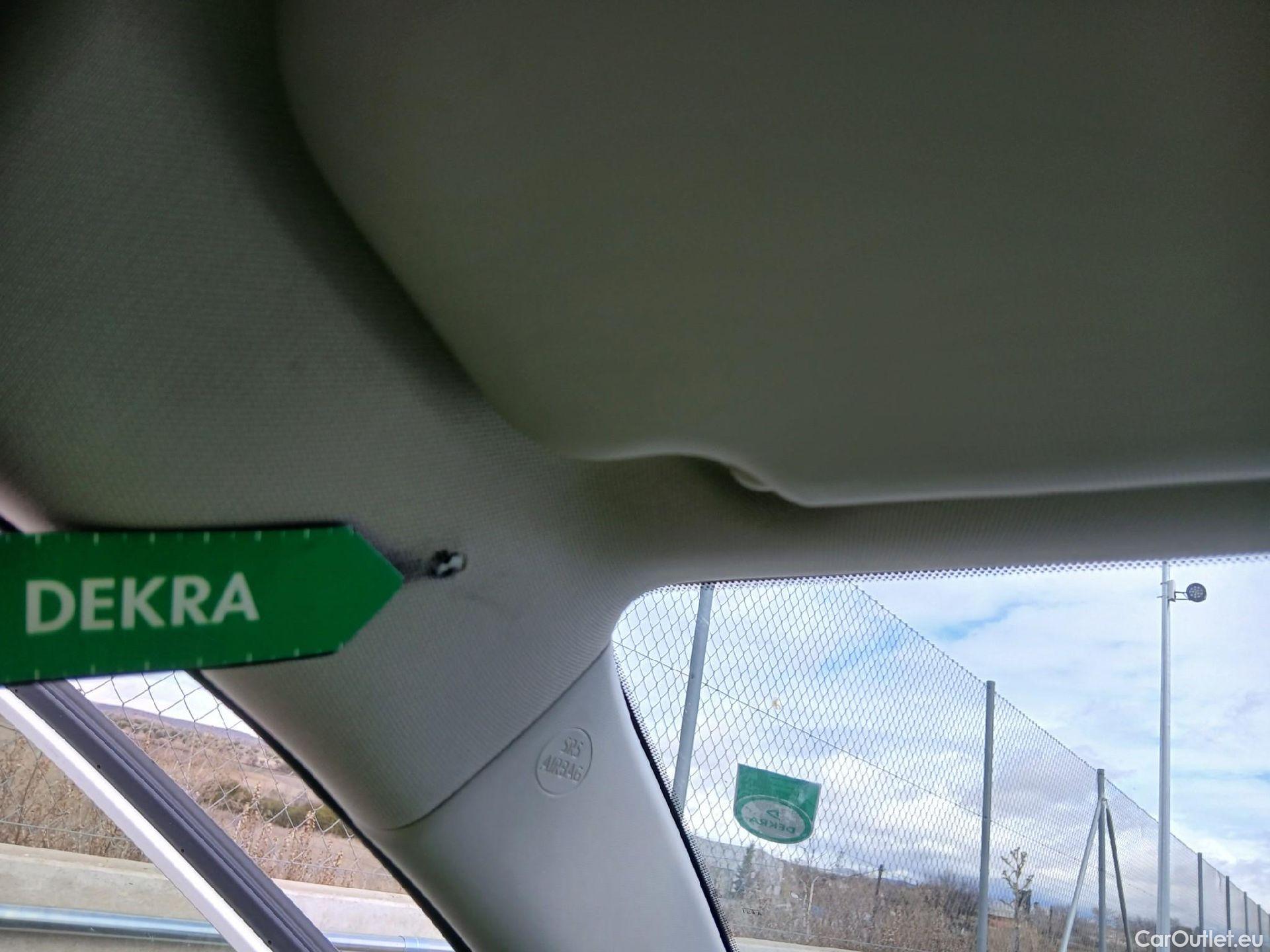  Toyota  RAV4 TOYOTA  / 2018 / 5P / todoterreno 2.5l 220H Business #24