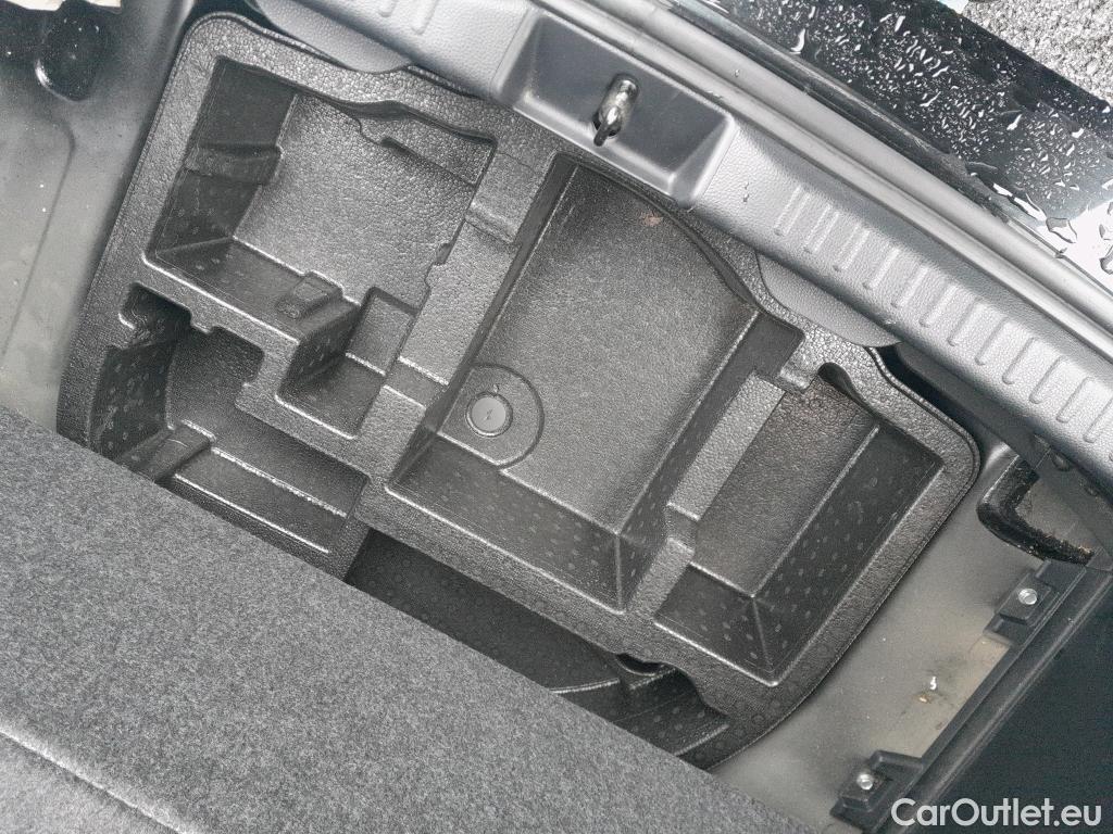  Toyota  Yaris TOYOTA  / 2020 / 5P / berlina con portón 1.5 125 S-Edition #6