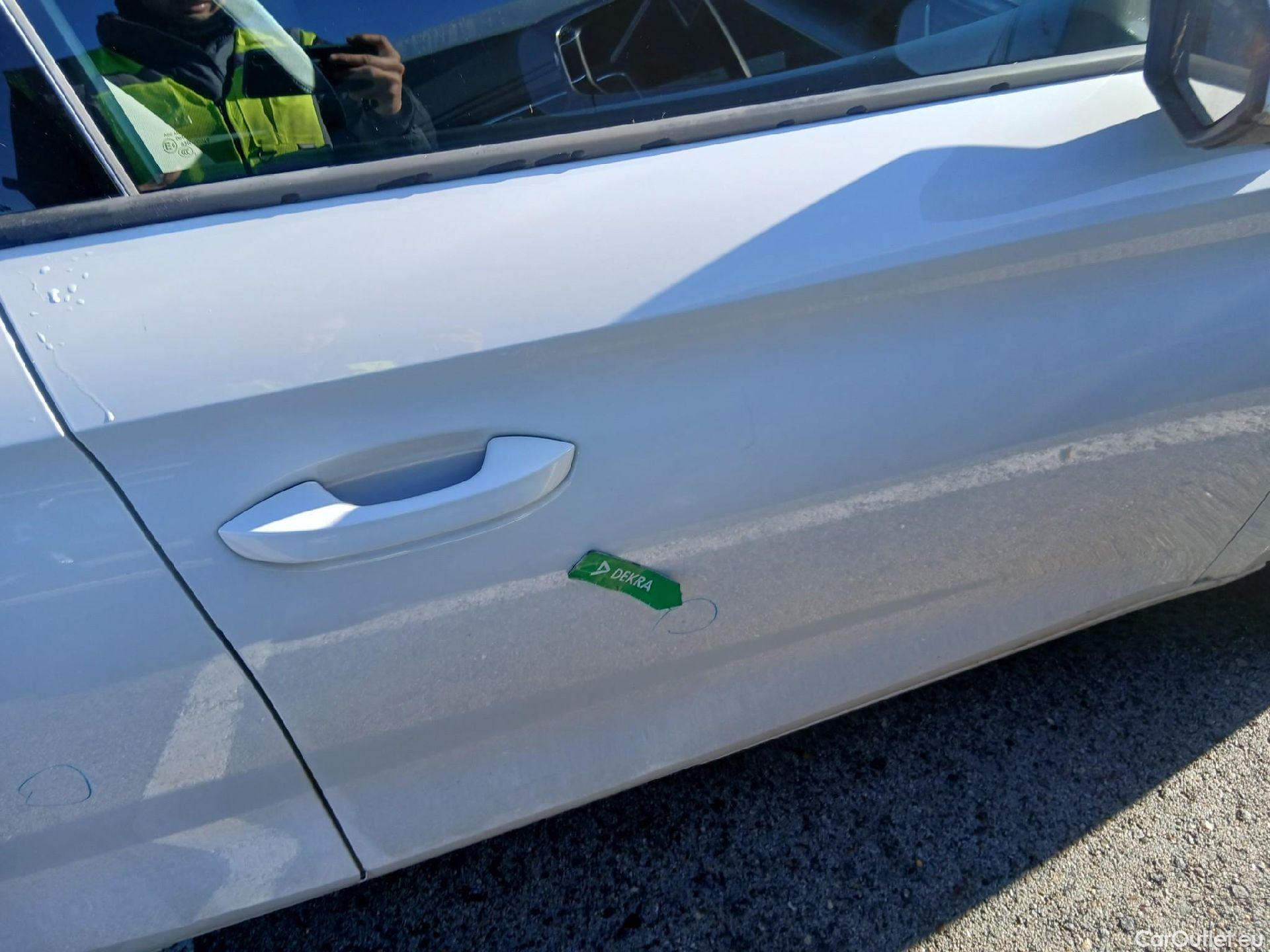  Land Rover  Discovery SEAT Nuevo León / 2020 / 5P / berlina con portón 2.0 TDI 85kW S&S Style Go (AC2) #30