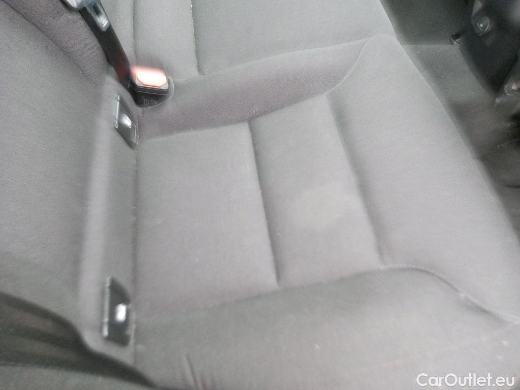  Volvo  XC60 VOLVO  / 2017 / 5P / todoterreno 2.0 B4 D Momentum Pro Auto #3