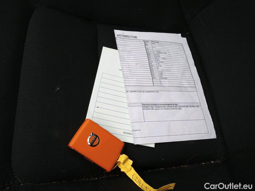  Volvo  XC60 VOLVO  / 2017 / 5P / todoterreno 2.0 B4 D Momentum Pro Auto #2