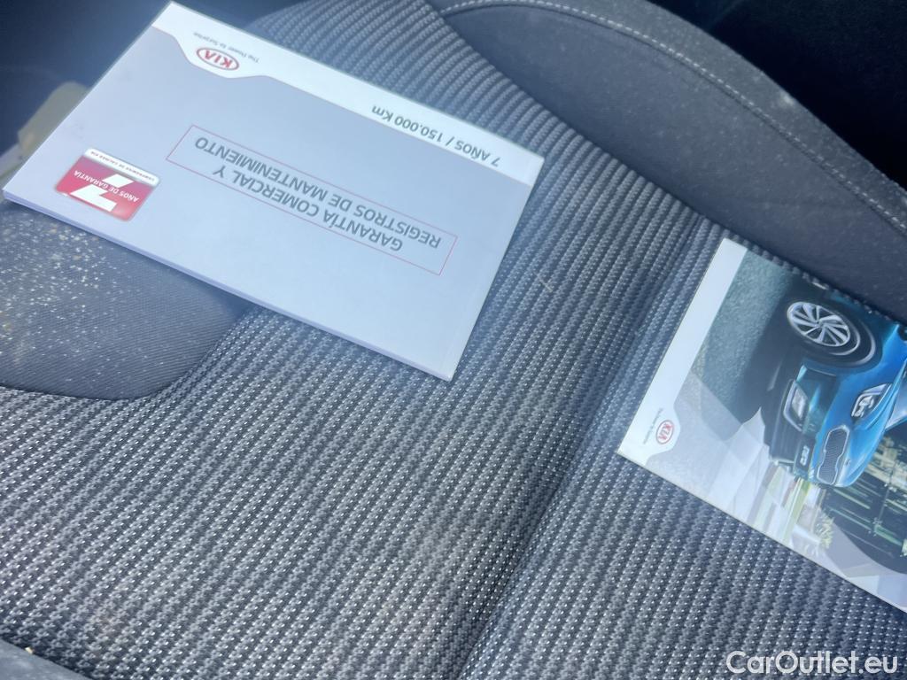  KIA  Niro KIA  Hïbrido Enchufable / 2016 / 5P / crossover 1.6 GDi Híbrido Enchufable 104kW Concept #1