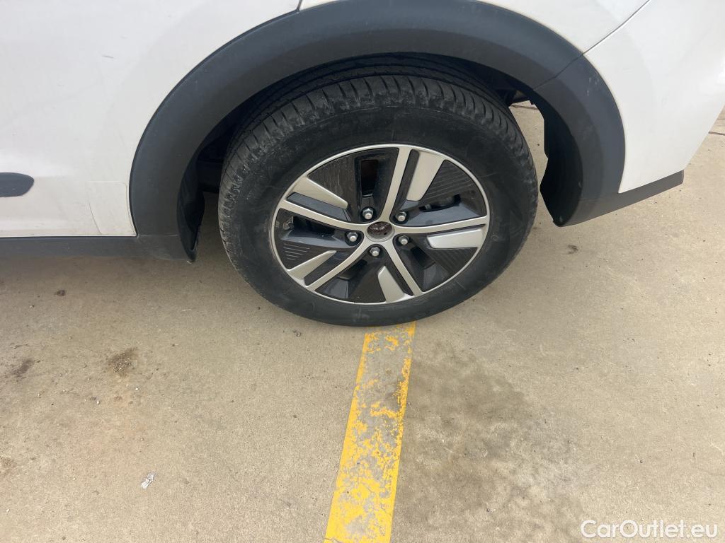  KIA  Niro KIA  / 2019 / 5P / crossover 1.6 GDi HEV 104kW (141CV) Drive #17