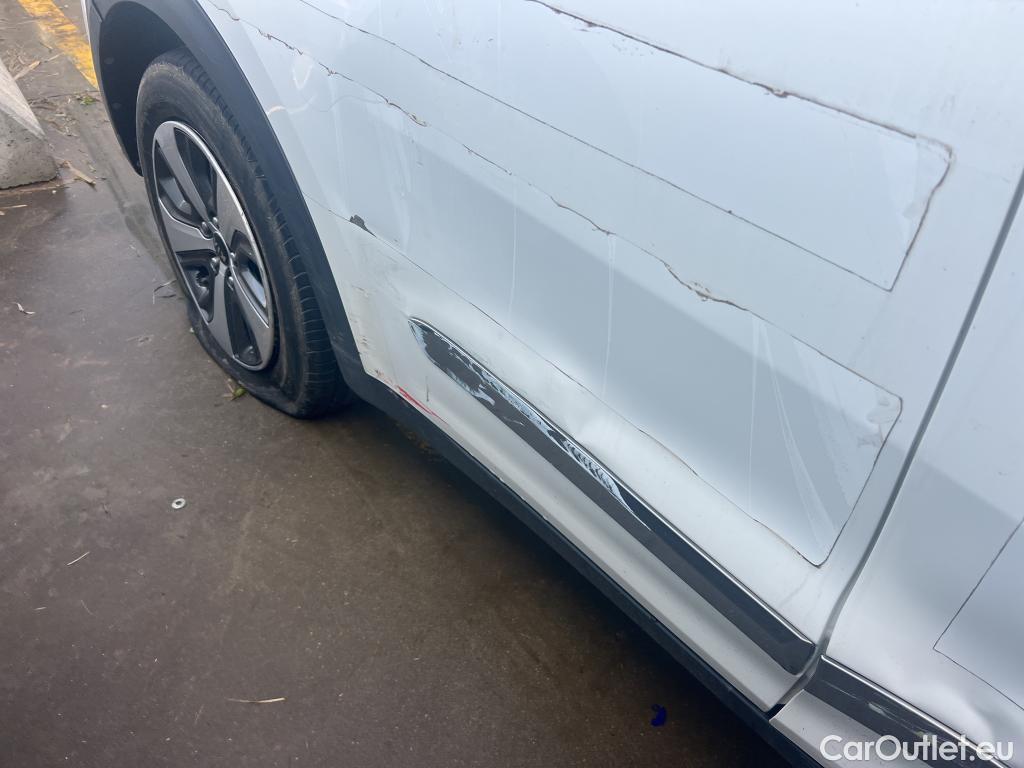  KIA  Niro KIA  Hïbrido Enchufable / 2016 / 5P / crossover 1.6 GDi Híbrido Enchufable 104kW Concept #12