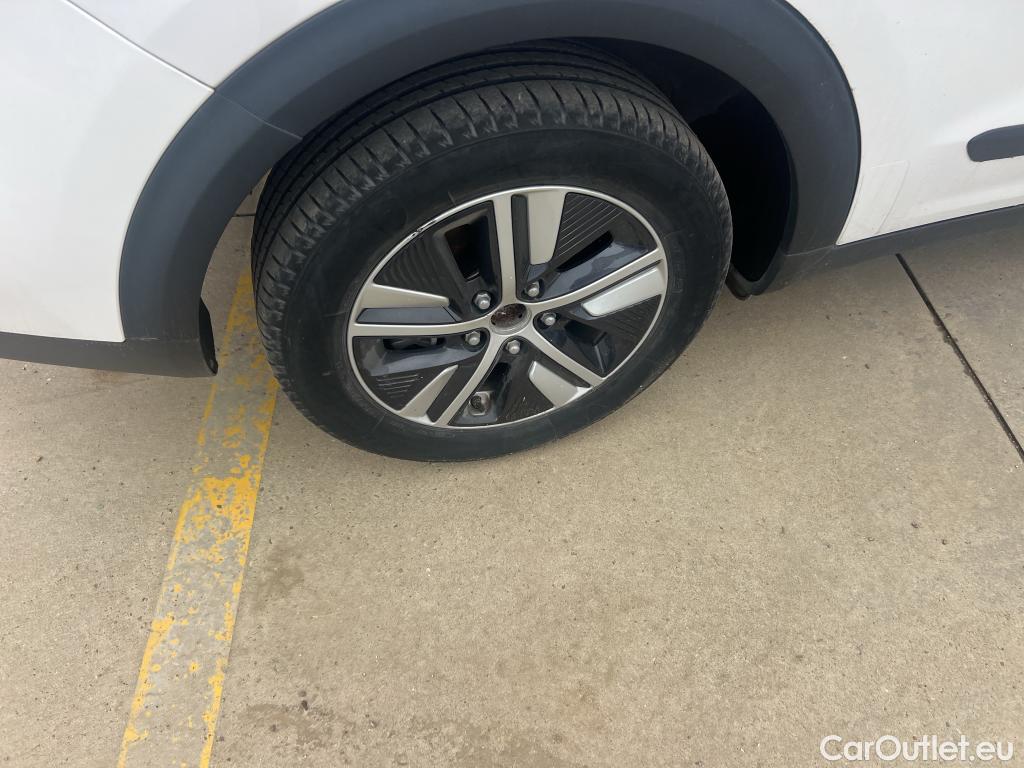 KIA  Niro KIA  / 2019 / 5P / crossover 1.6 GDi HEV 104kW (141CV) Drive #5