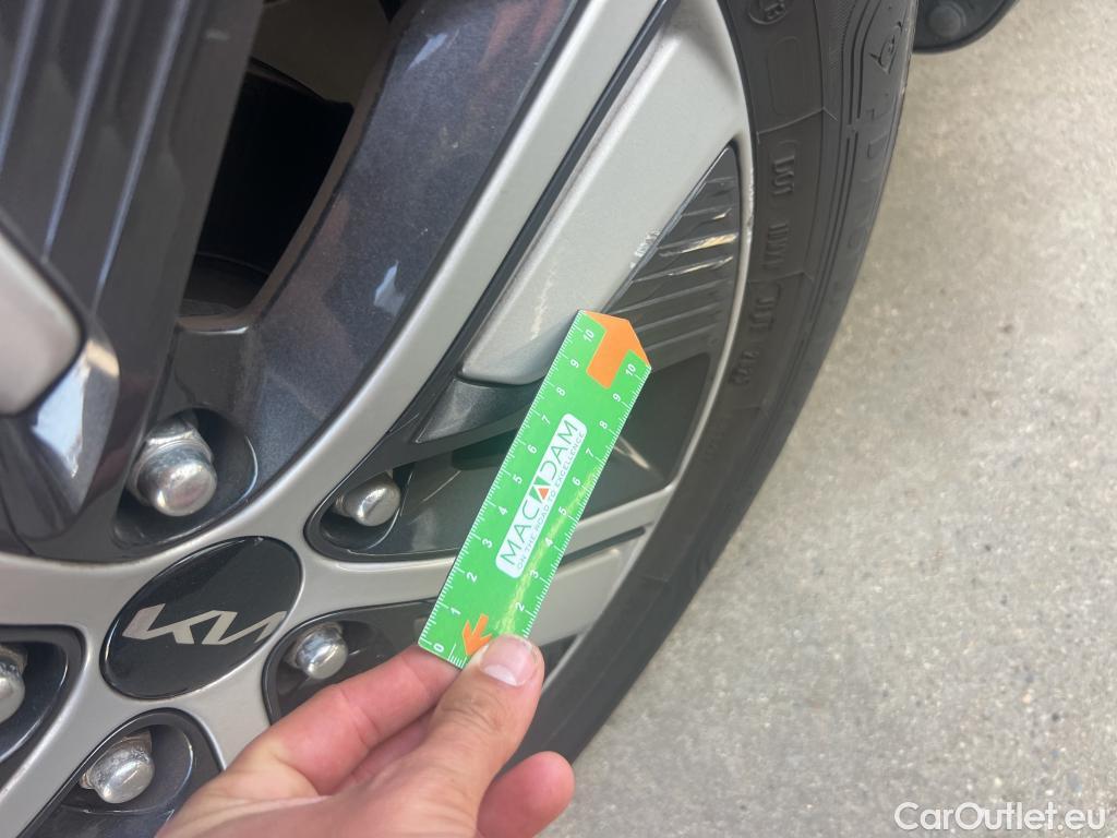  KIA  Niro KIA  / 2019 / 5P / crossover 1.6 GDi PHEV 104kW (141CV) Emotion #3