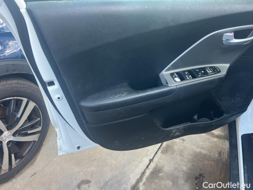  KIA  Niro KIA  Hïbrido Enchufable / 2016 / 5P / crossover 1.6 GDi Híbrido Enchufable 104kW Concept #49