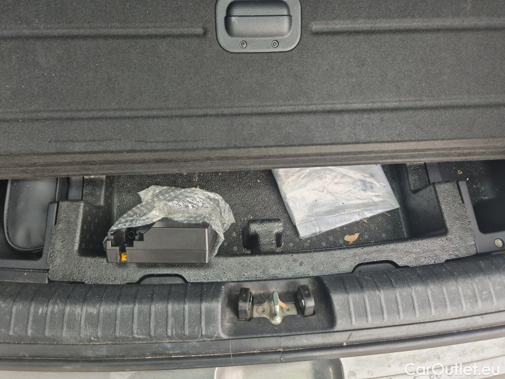  KIA  Niro KIA e- / 2016 / 5P / crossover e- 150kW (204CV) Drive (Long Range) #4