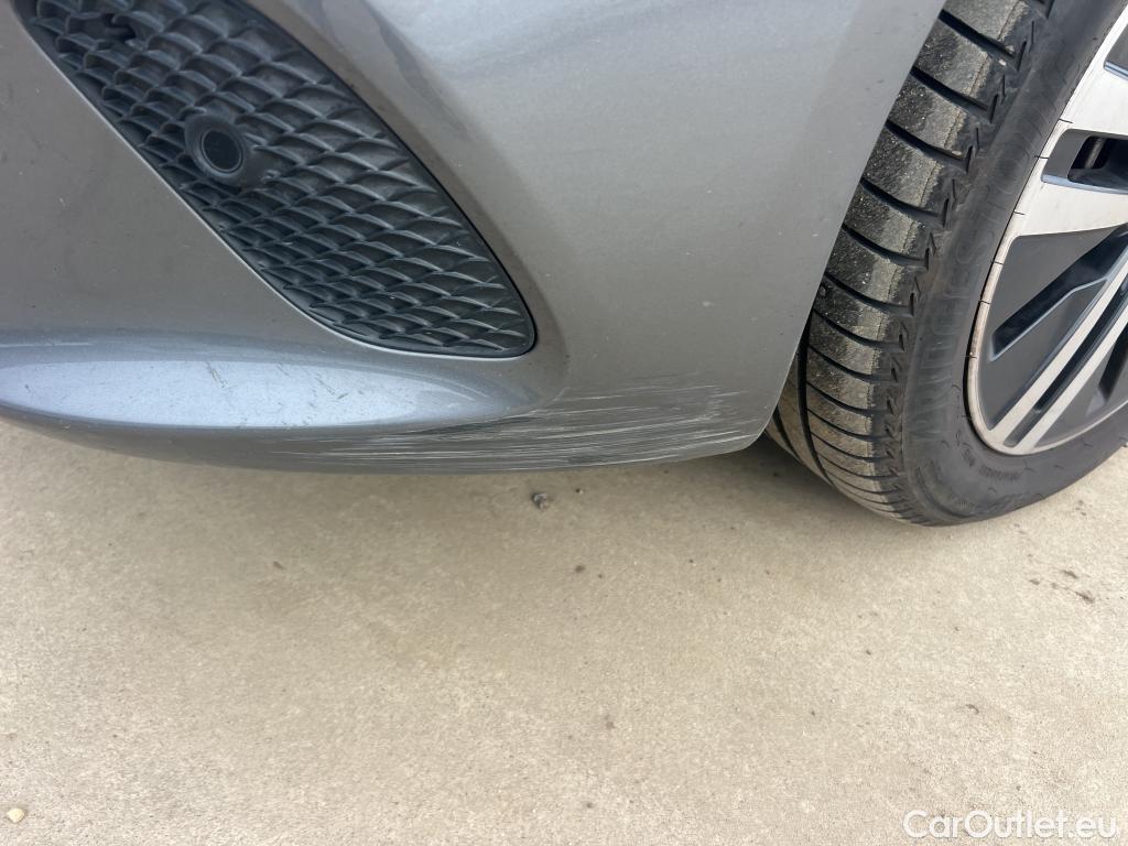  Mercedes  A-Klasse MERCEDES-BENZ Clase A / 2018 / 4P / sedán Sedán A 250 e #17