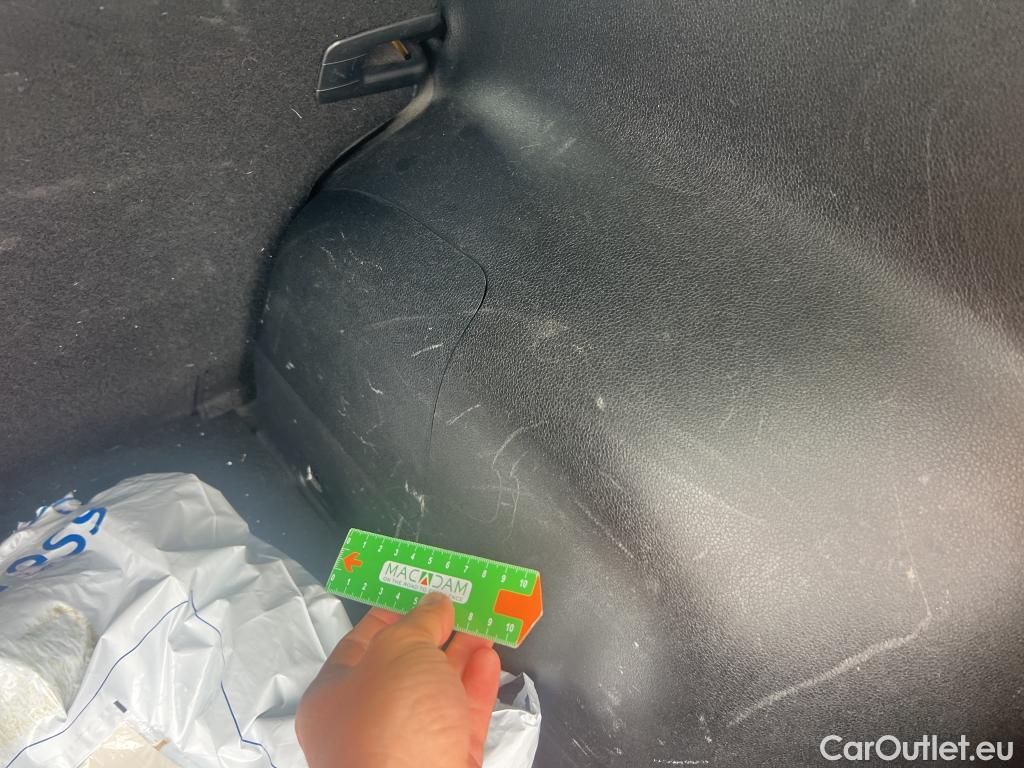  KIA  Niro KIA  / 2019 / 5P / crossover 1.6 GDi HEV 104kW (141CV) Drive #14