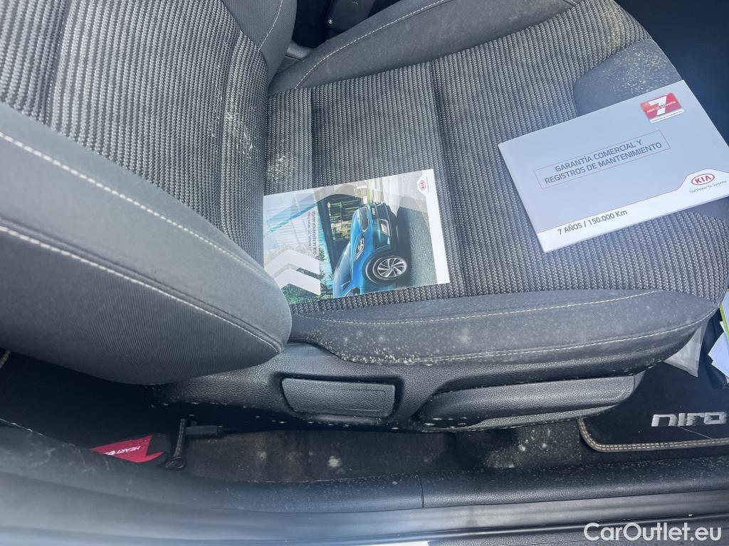  KIA  Niro KIA  Hïbrido Enchufable / 2016 / 5P / crossover 1.6 GDi Híbrido Enchufable 104kW Concept #47