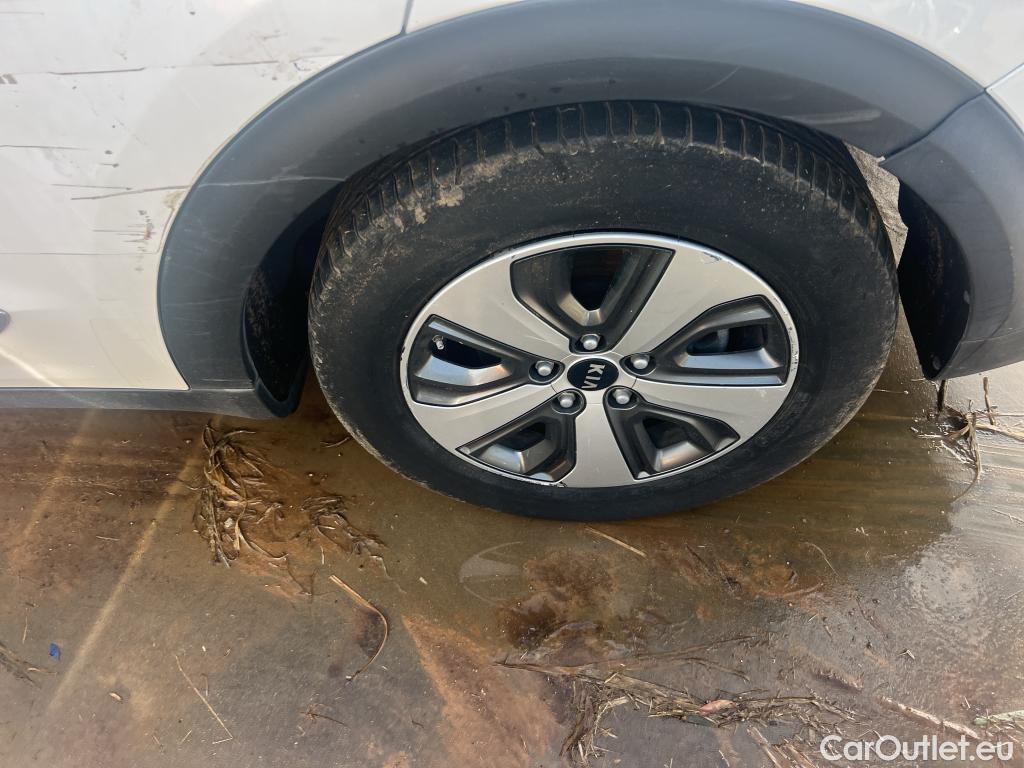  KIA  Niro KIA  Hïbrido Enchufable / 2016 / 5P / crossover 1.6 GDi Híbrido Enchufable 104kW Concept #64