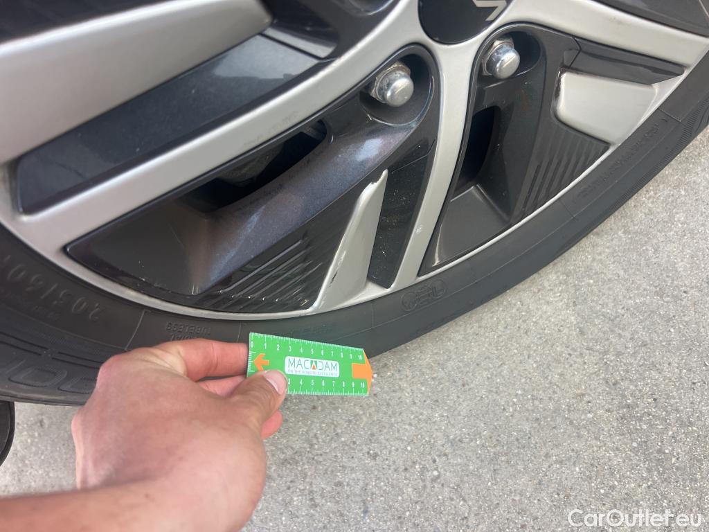  KIA  Niro KIA  / 2019 / 5P / crossover 1.6 GDi PHEV 104kW (141CV) Emotion #2