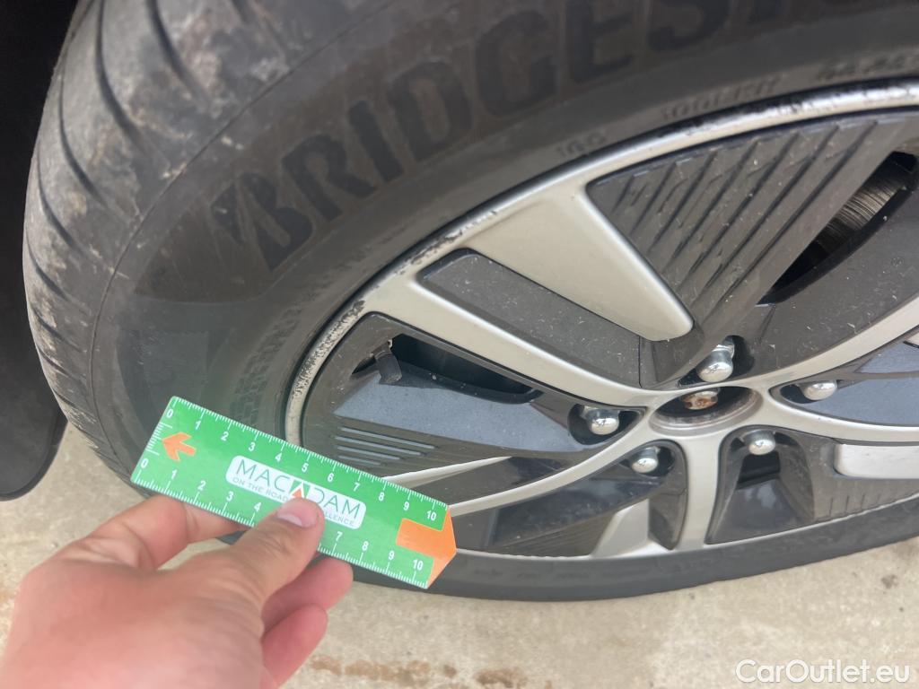  KIA  Niro KIA  / 2019 / 5P / crossover 1.6 GDi HEV 104kW (141CV) Drive #4