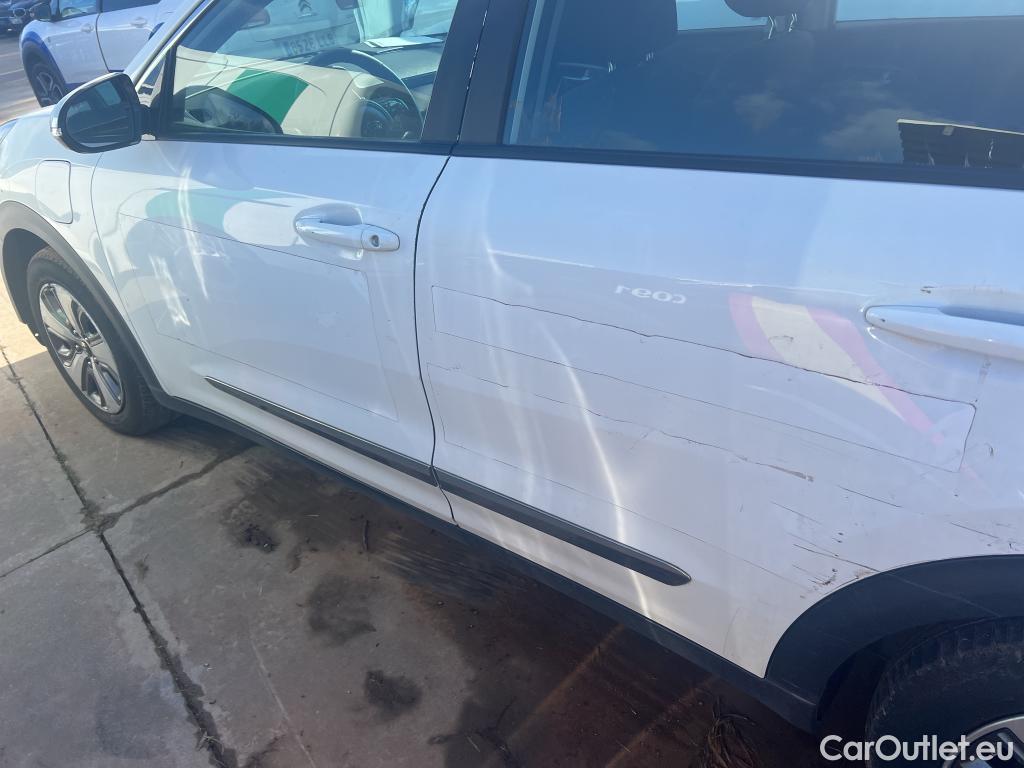  KIA  Niro KIA  Hïbrido Enchufable / 2016 / 5P / crossover 1.6 GDi Híbrido Enchufable 104kW Concept #24