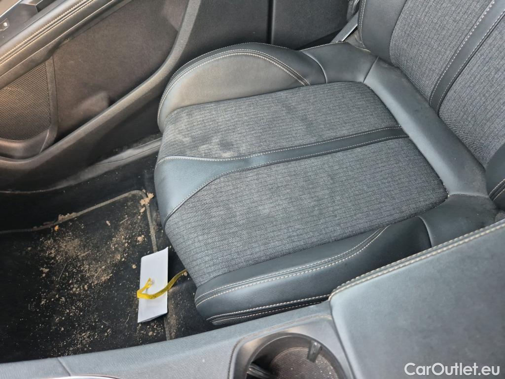  Peugeot  5008 PEUGEOT  / 2017 / 5P / todoterreno GT Line 1.6 PureTech 132kW (180CV) EAT8 #2