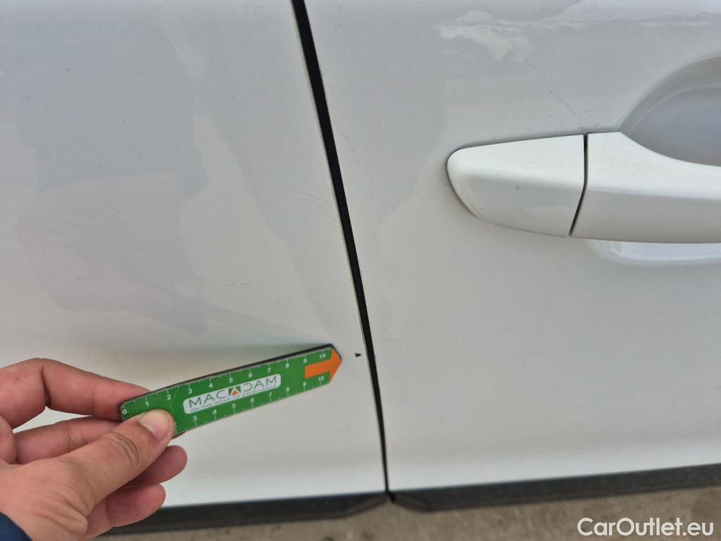  Peugeot  2008 PEUGEOT  / 2019 / 5P / todoterreno Active Pack BlueHDI 81kW (110CV) #31