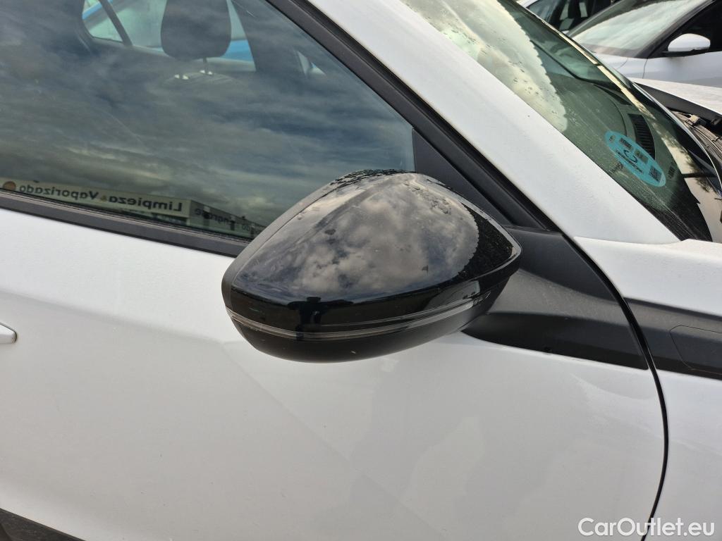  Peugeot  2008 PEUGEOT  / 2019 / 5P / todoterreno Active Pack BlueHDI 81kW (110CV) #18