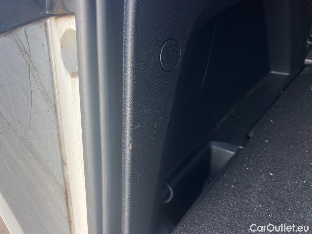  Peugeot  3008 PEUGEOT  / 2020 / 5P / todoterreno 1.2 PureTech 96KW S&S Active Pack EAT8 #23