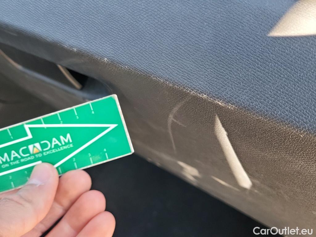  Peugeot  3008 PEUGEOT  / 2016 / 5P / todoterreno 1.5 BlueHDi 96kW (130CV) S&S Active (AC) #24