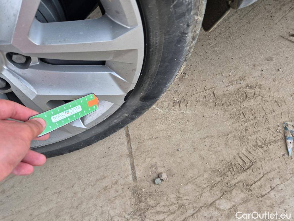  Renault  Captur RENAULT  / 2019 / 5P / todoterreno Intens TCe 90 #24