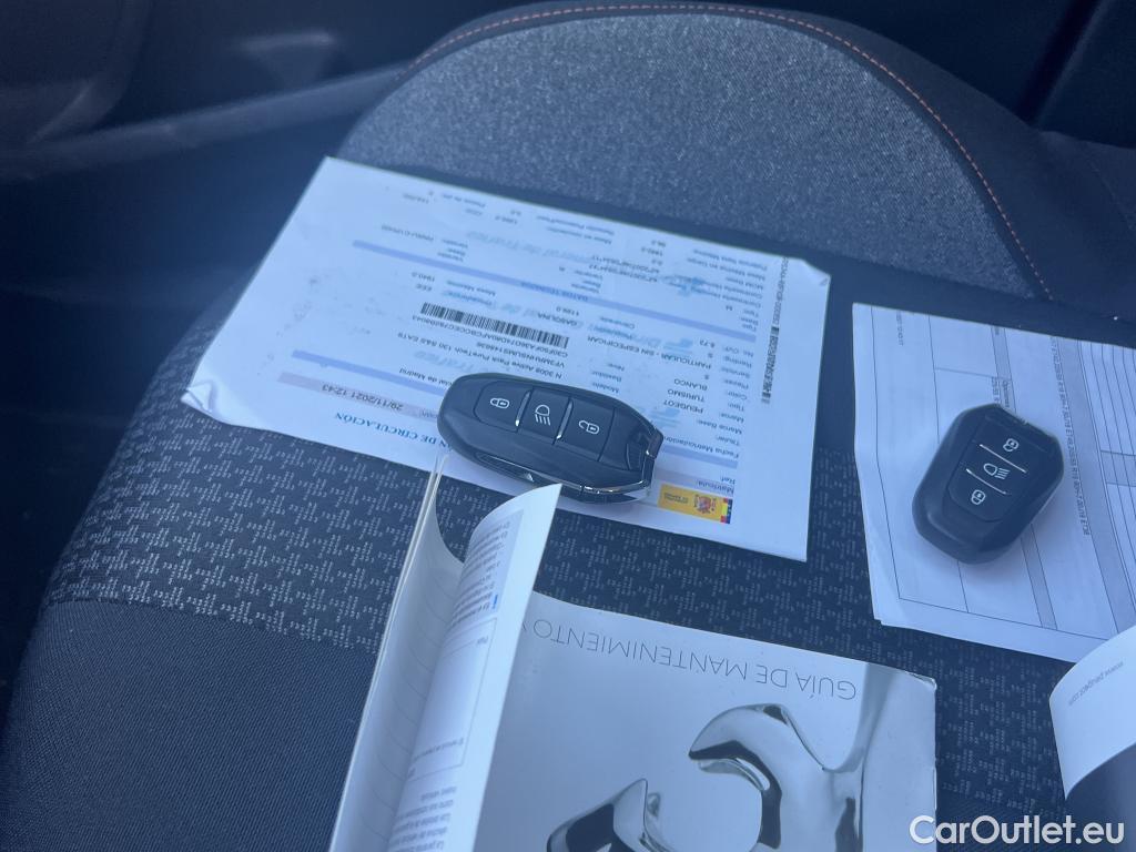  Peugeot  3008 PEUGEOT  / 2020 / 5P / todoterreno 1.2 PureTech 96KW S&S Active Pack EAT8 #19