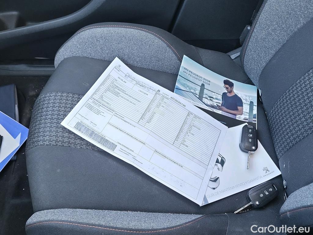  Peugeot  3008 PEUGEOT  / 2016 / 5P / todoterreno 1.5 BlueHDi 96kW (130CV) S&S Active (AC) #9