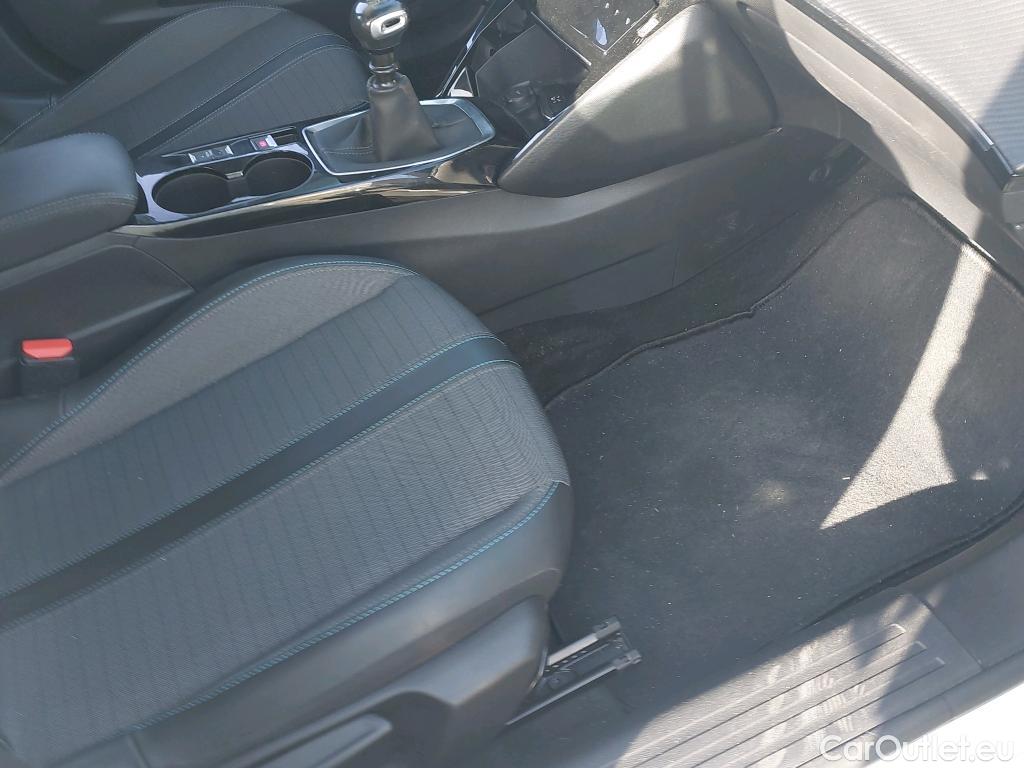  Peugeot  2008 PEUGEOT  / 2019 / 5P / todoterreno Allure BlueHDI 81kW (110CV) #15